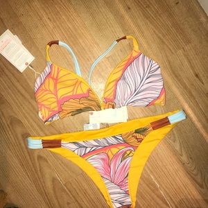 NWT🌷🌷 YELLOW TROPICAL REVERSE BIKINI SET MAAJI
